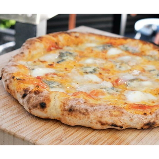 Пица  Куатро формаджи