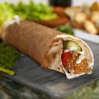 Сандвич голям с фалафел (300г)