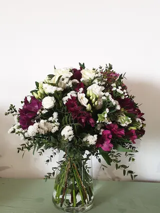 Ramo De Flores Blancas Y Moradas | Lily