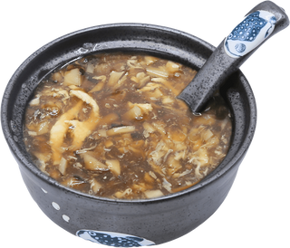 243 Zuppa di pollo con bambù e funghi