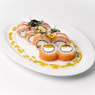 Фірмова  Філадельфія з лососем та манго під трюфельним соусом