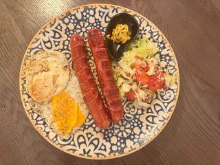 Kobasice i jaja na oko