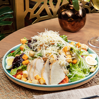 Салат Цезарь с курицей