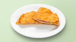 Мекица с шунка и кашкавал