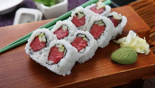 Futomaki Salmón, Aguacate Y Queso (4 Uds.)