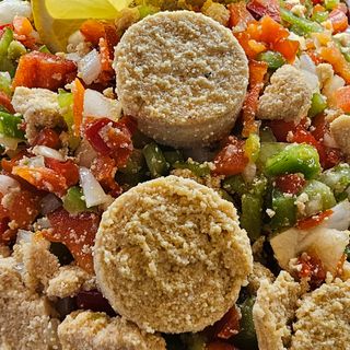 Huevas Con Pipirrana (media Ración)