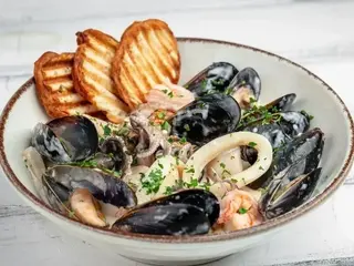 Плато морепродуктів у вершковому соусі (920/45g)