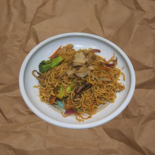 27. Yakisoba Con Pollo