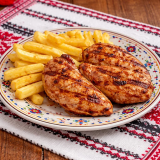 Piept de pui la gratar cu garnitura la alegere