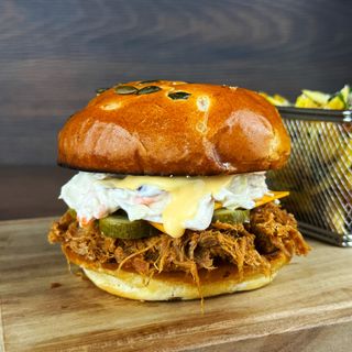 Cheesy pulled pork cu cartofi prăjiți