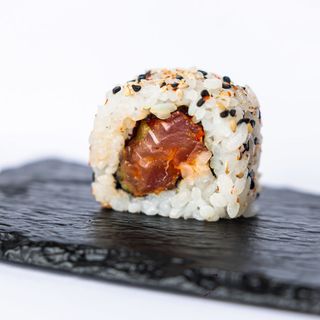 Uramaki spicy tuna
