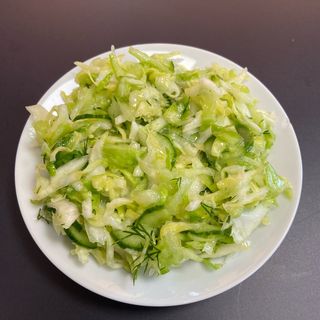 Surówka z białej kapusty