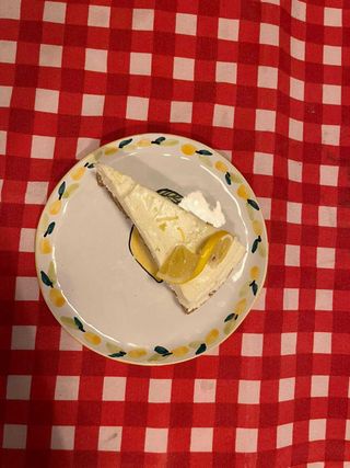 Лимонов чийзкейк (150г)