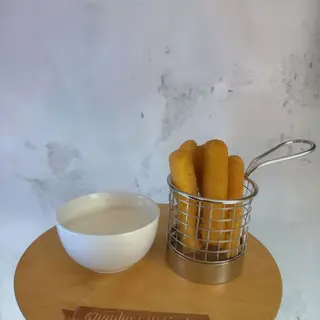 Paluszki z mozzarelli [5szt] + sos czosnkowy