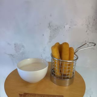 Paluszki z mozzarelli [5szt] + sos czosnkowy