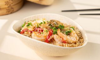 ბრინჯი კრევეტით და ტკბილ ცხარე სოუსით/Fried rice with  with shrimp sweet-spicey sauce