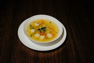 Курячий суп з тальятелі та фрікаделі