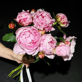 Ramo de 7 Peonias Blanco y Violeta