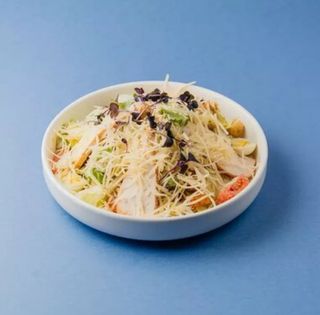 Салат Цезарь с филе цыпленка