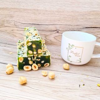 Rahat turcesc cu alune de padure, fulgi de migdale si kiwi (de post/vegan)