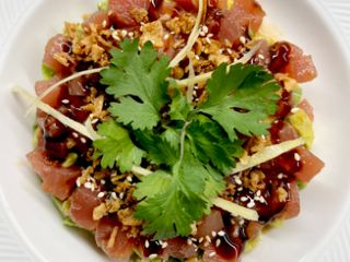 Тартар із Тунця з Авокадо, соусом Тай та соусом Тоннато (220g)