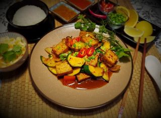 Tofu pikantne w aromacie trawy cytrynowej