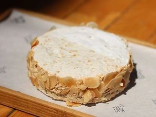 Мигдалевий шарлот