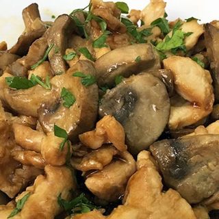 Pollo Con Champiñones