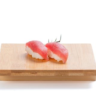 124. Nigiri tonno - 2 pezzi