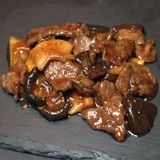 Ternera con bambú y setas