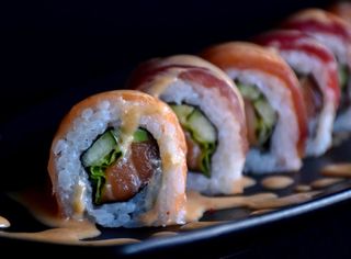 Volcano roll 4 komada