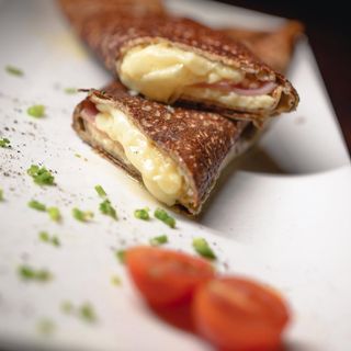 Champiñones, queso emmental, tomate y huevos