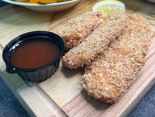 Стріпси із білої риби з Кисло-солодким соусом (200г/50г)