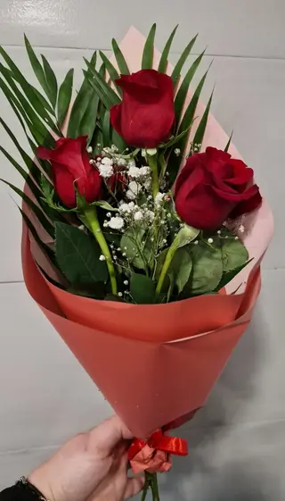 Buchet 3 trandafiri rosii
