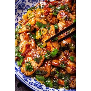 Spring chicken with green chilli