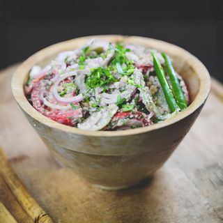 კიტრი-პომიდორი ნიგვზით