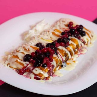 Waffle Jogurt i šumsko voće