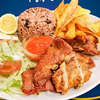 Costilla Frita Con Tostones