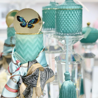 Lumanare parfumata bleu cu fluture si esarfa persian lime&tangerine (HCG51)