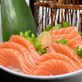 526.sashimi di salmone(15pz) 刺身三文鱼