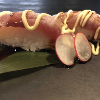 063.Nigiri tuna tataki -  2 pezzi
