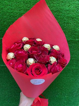 Bouquet 24 Fleurs Et 8 Ferrero