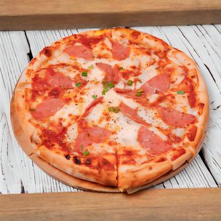 Пицца с колбасками