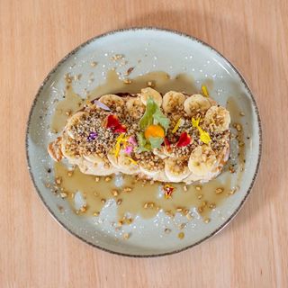 Tostada de crema de cacahuete