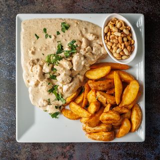 Piletina sa kikiriki sosom