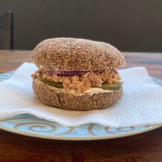 Безглутенов кето бургер
с риба тон (200-220г)