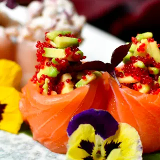 Gunkan red salmon