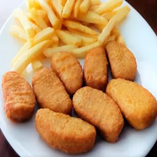 23. Nuggets de pollo (7 uds.)