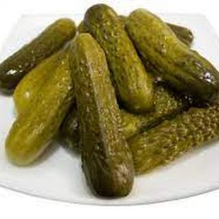 Домашни кисели краставички