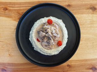 Індичка з картопляно-трюфельним пюре та грибами